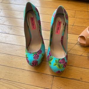 Never worn Betsy Johnson’s shoes size 9